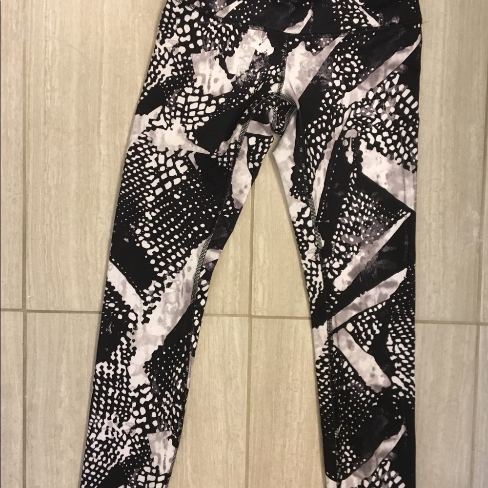 Lululemon wunder under size 4 :) price firm